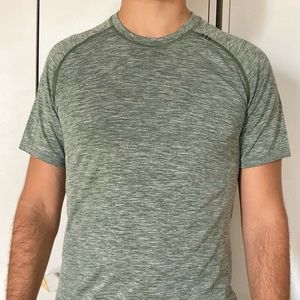 Men’s lulu lemon t shirt